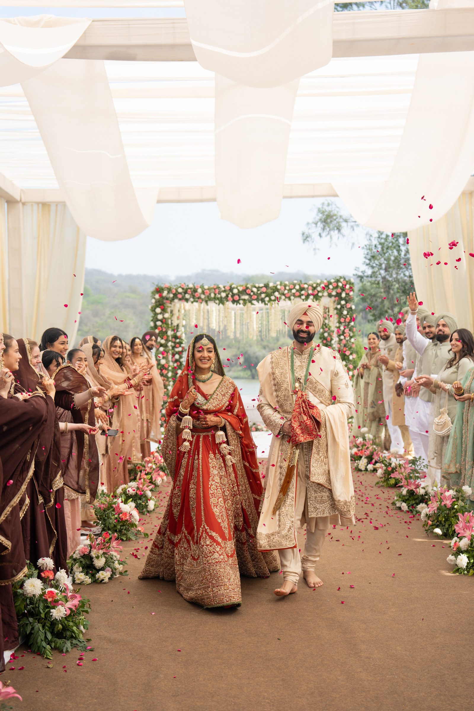 Newly married couple leaving after their Anand Karaj